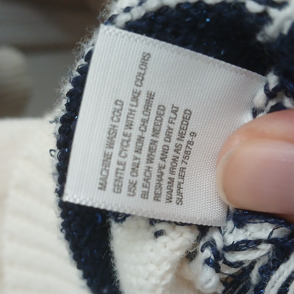 Navy and Off White Patterned Sweater Size Large - Picture 10 of 10